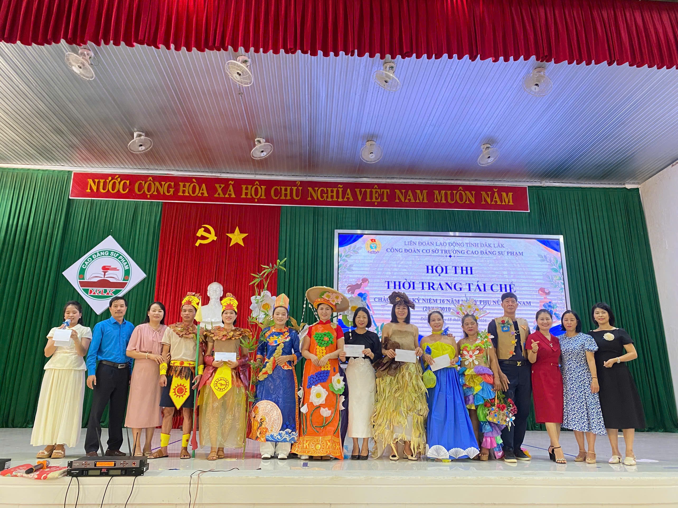Công đoàn cơ sở Trường Cao đẳng Sư phạm Đắk Lắk tổ chức Hội thi thời trang tái chế chào mừng kỷ niệm 16 năm ngày Phụ nữ Việt Nam (20/10/2010 - 20/10/2026) 